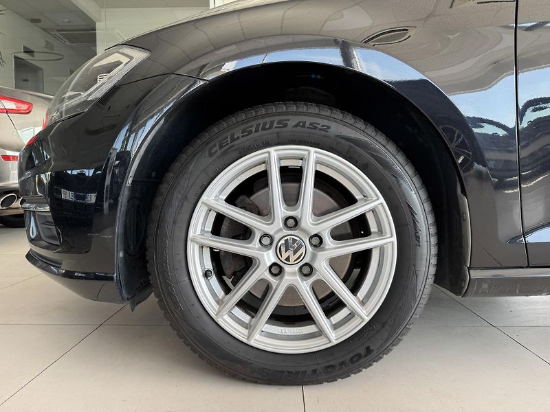 Volkswagen Golf 1,0TSI DSG*81kW*LED*Masáž - fotka 31 z 32