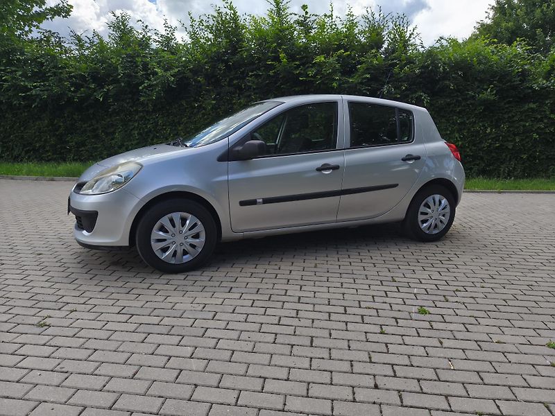 Renault Clio 1.2 confort- nové rozvody - fotka 3 z 23