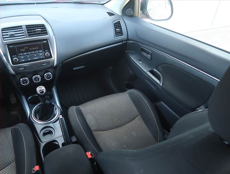 Mitsubishi ASX (2014) Invite 1.6 MIVEC, Serv.kniha - fotka 8 z 16