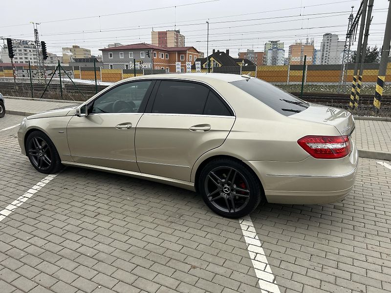 Mercedes-Benz Třídy E E350 CDI BlueEFFICIENCY 4Matic - fotka 6 z 45
