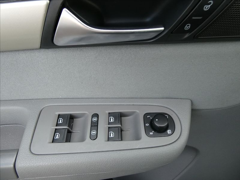 Seat Alhambra 2,0 TDi 103kW 7.míst, serviska - fotka 26 z 39
