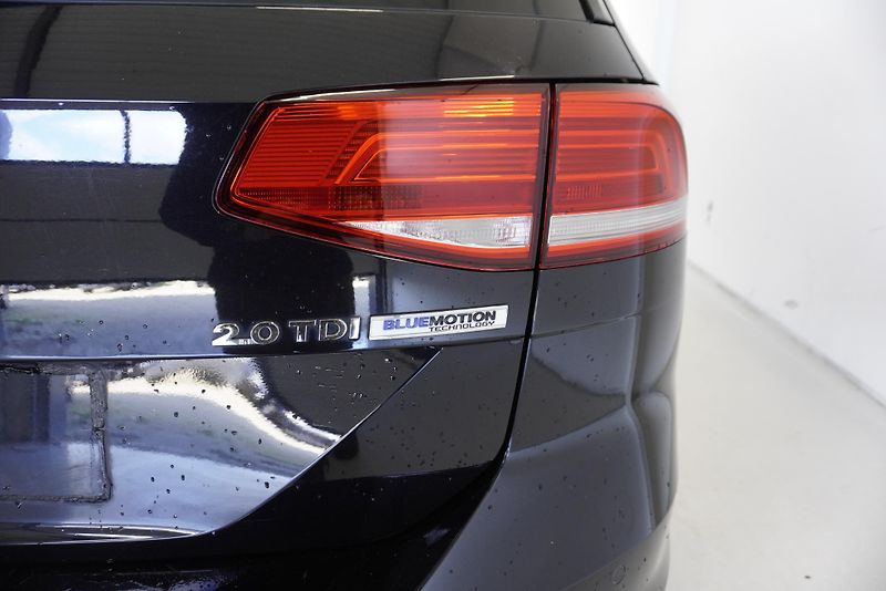 Volkswagen Passat 2.0TDi HIGHLINE DSG - fotka 10 z 42
