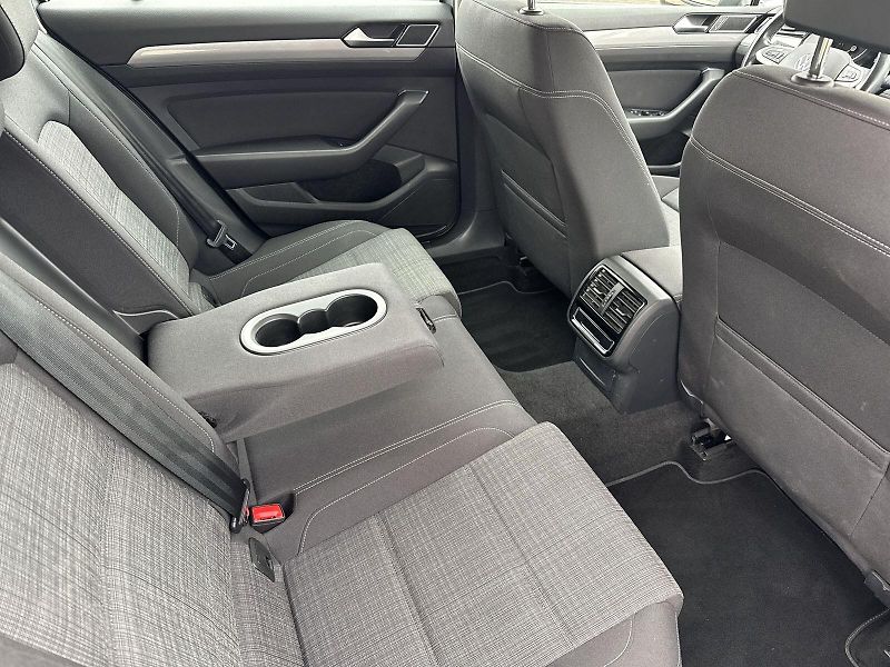 Volkswagen Passat (2022) Variant 2.0 TDI DSG Business - fotka 10 z 33