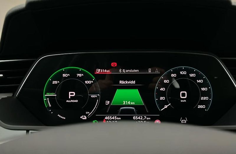 Audi Q8 e-tron 55 Quattro Kam. Bílý interiér - fotka 7 z 27