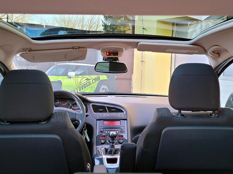 Peugeot 5008 1,6THP SW *DIGIKLIMA* - fotka 15 z 48