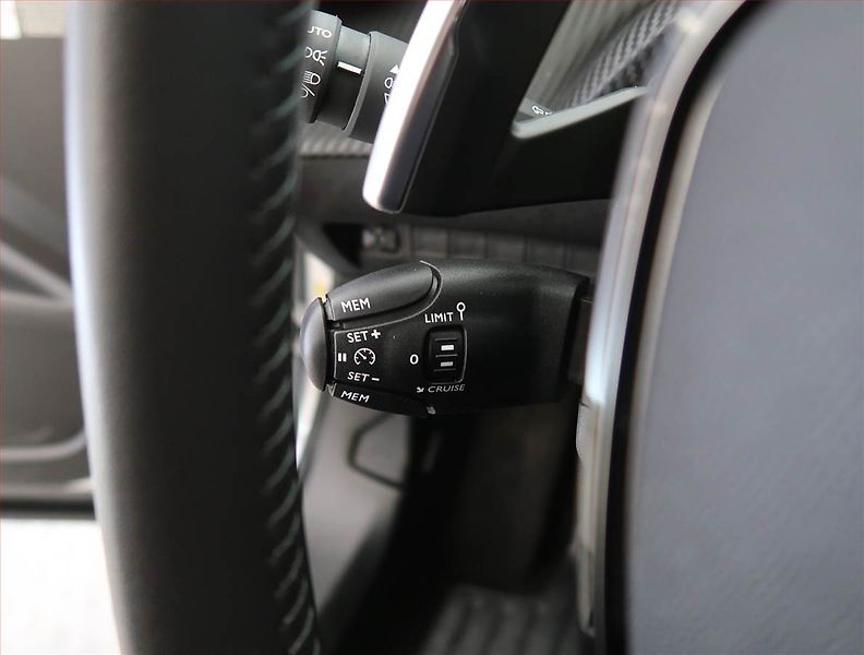 Peugeot 2008 (2025) 1.2 PureTech - fotka 24 z 26