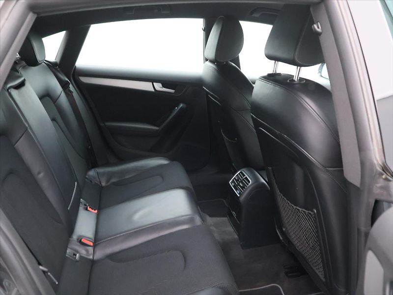 Audi A5 2,0 TDI 140kW quattro S-tronic - fotka 12 z 29