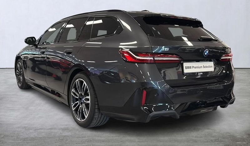 BMW i5 eDrive40 Touring M Kamera Taž. - fotka 2 z 18