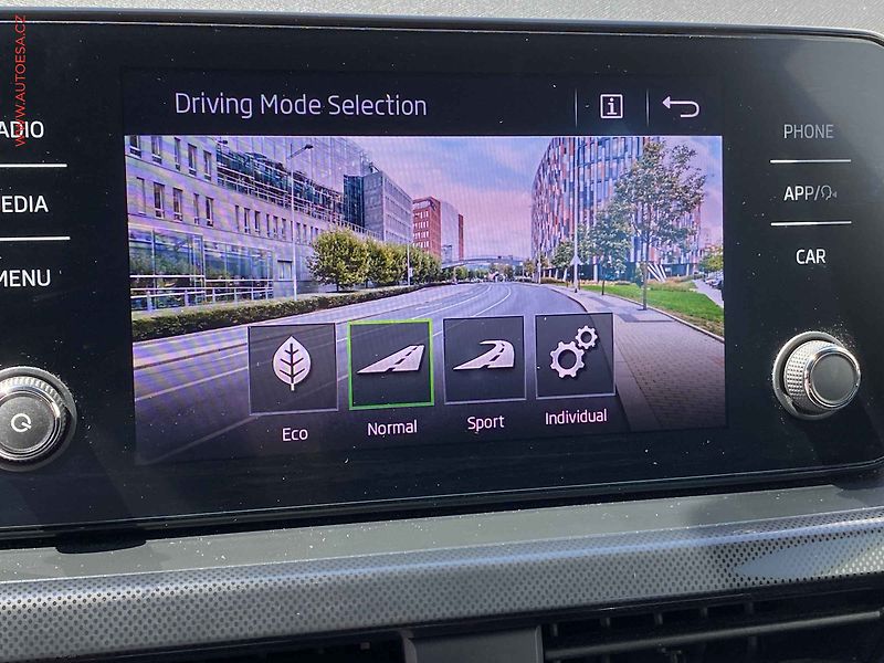 Škoda Kamiq (2022) 1.0 TSi, ČR, Monte Carlo, LED - fotka 16 z 18