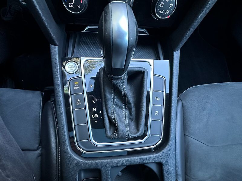 Volkswagen Arteon 2,0 TDI 110kW R-Line, ACC - fotka 26 z 41