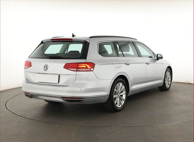Volkswagen Passat (2015) 2.0 BiTDI, 4X4, Automat, Kůže - fotka 5 z 21