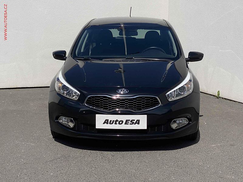 Kia Ceed (2015) 1.6 GDi, Exclusive, navi, - fotka 2 z 19