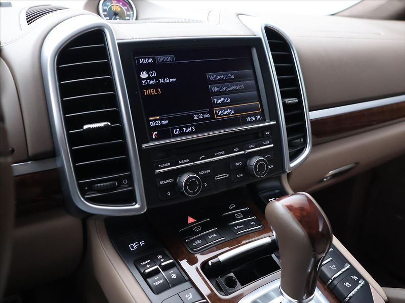 Porsche Cayenne 4.8 Turbo S 405kW DPH CZ - fotka 18 z 30
