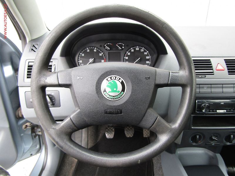 Škoda Fabia (2004) 1.2 i, ČR, STK 9/2028 - fotka 15 z 17