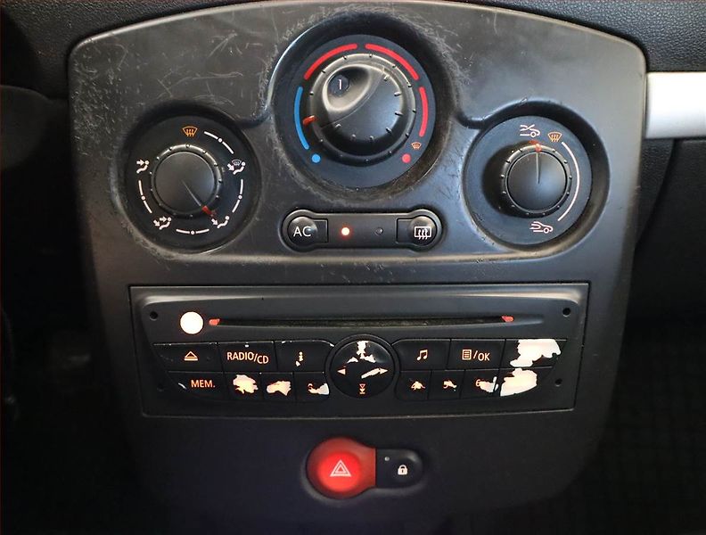 Renault Clio (2009) 1.2 16V , ČR,1.maj, nová STK - fotka 13 z 19