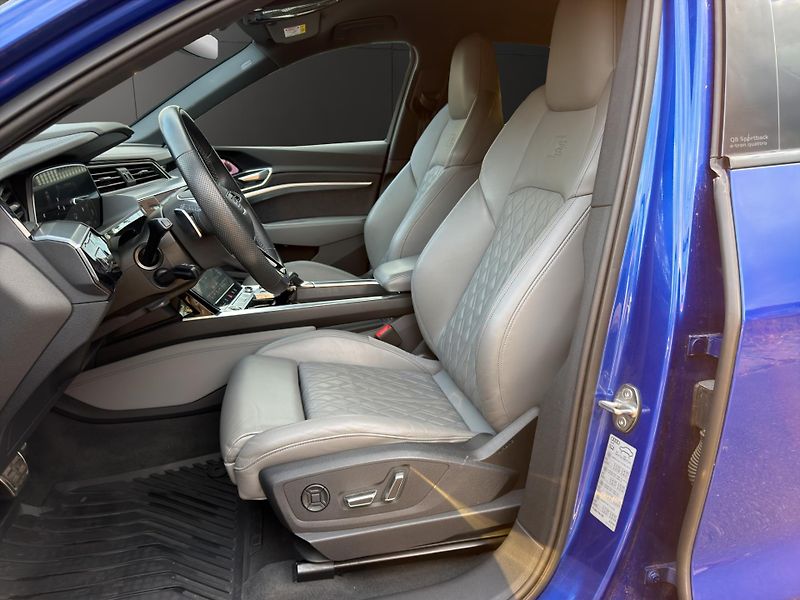 Audi Q8 e-tron (2023) 114 kWh  300 kW  SPORTBACK - fotka 11 z 27