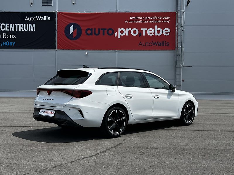 Cupra Leon 1.5 eTSI 110kW DSG 1.Maj DPH - fotka 4 z 26