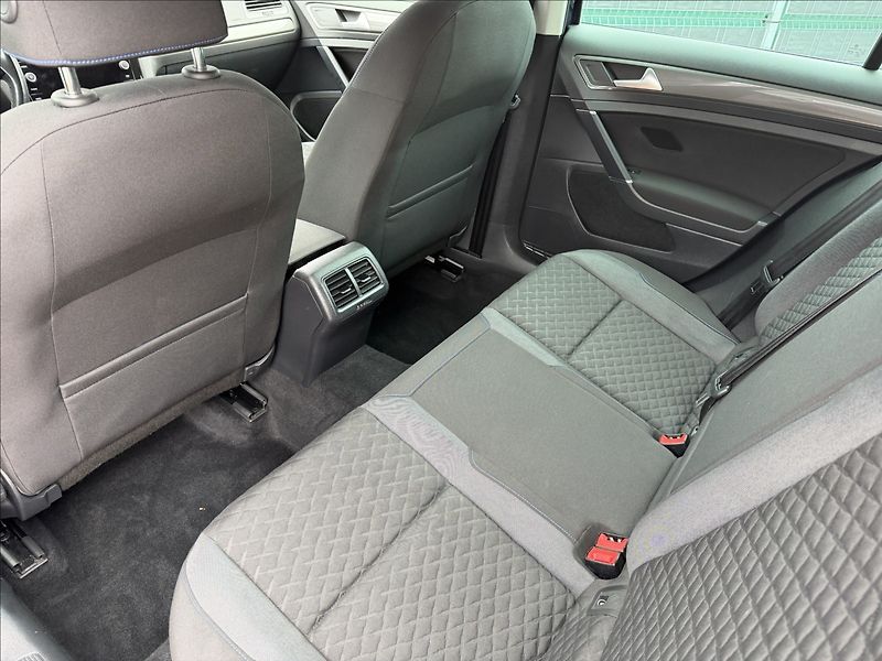 Volkswagen Golf VII 1.0 TSI Join - fotka 16 z 21