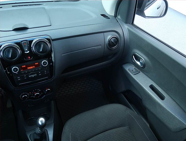 Dacia Lodgy (2022) Comfort 1.5 Blue dCi - fotka 8 z 15