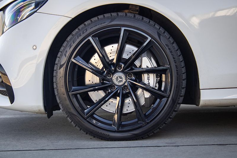 Mercedes-Benz Třídy E (2019) Mercedes-AMG 53 4MATIC+ A/T - fotka 29 z 50