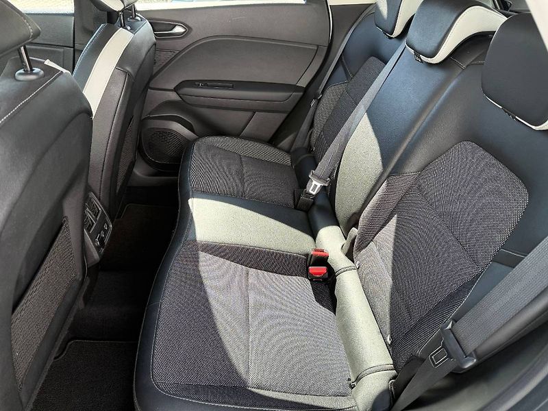 Renault Captur (2022) 1.3 TCe 103 kW Intens EDC - fotka 9 z 25
