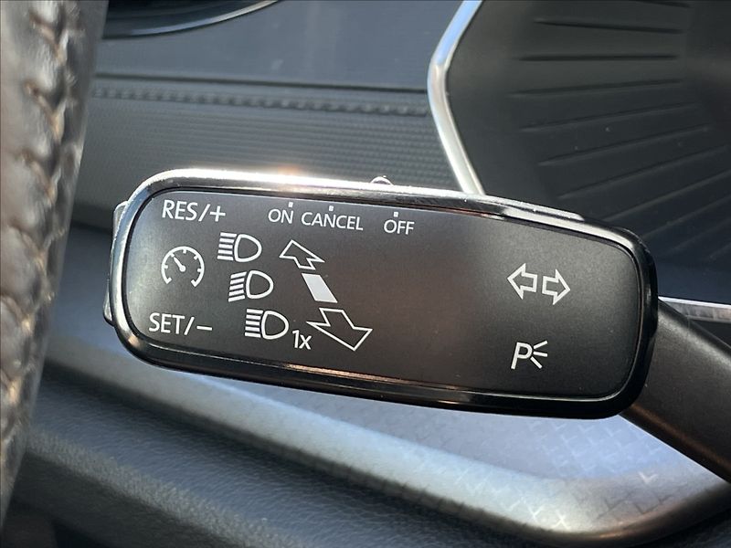 Škoda Octavia 2,0 TDI Ambition Plus LED+PDC - fotka 11 z 23