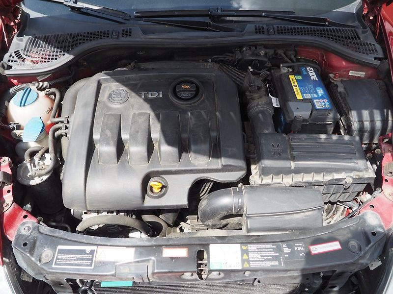 Škoda Octavia (2010) 1.9 TDI, 77 kW, Ambiente - fotka 32 z 34
