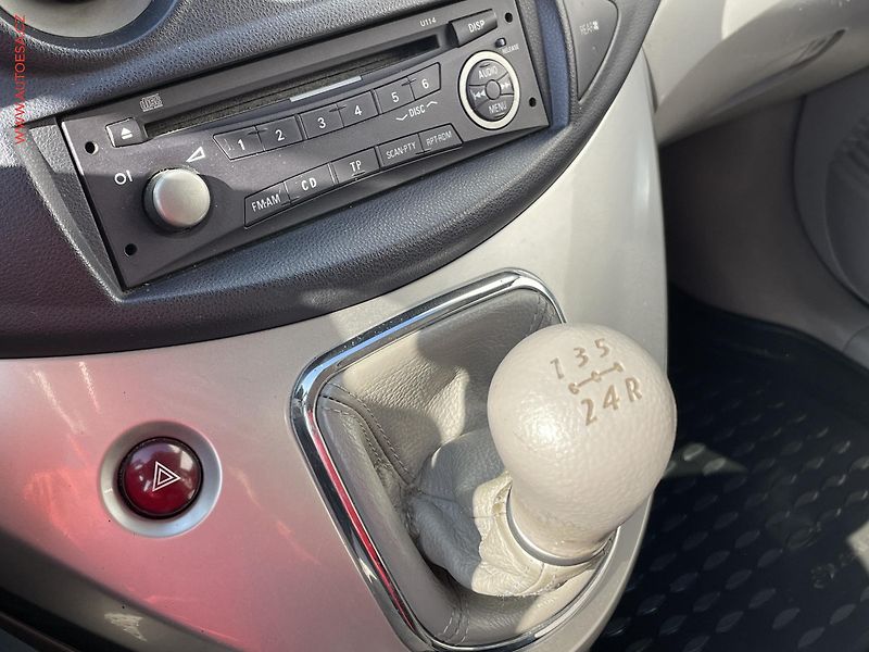 Mitsubishi Grandis (2005) 2.4i, AC, tempo, výhřev sed - fotka 15 z 19