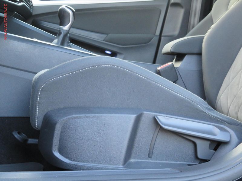 Volkswagen Golf (2020) 2.0 TDi, ČR, Life - fotka 38 z 44