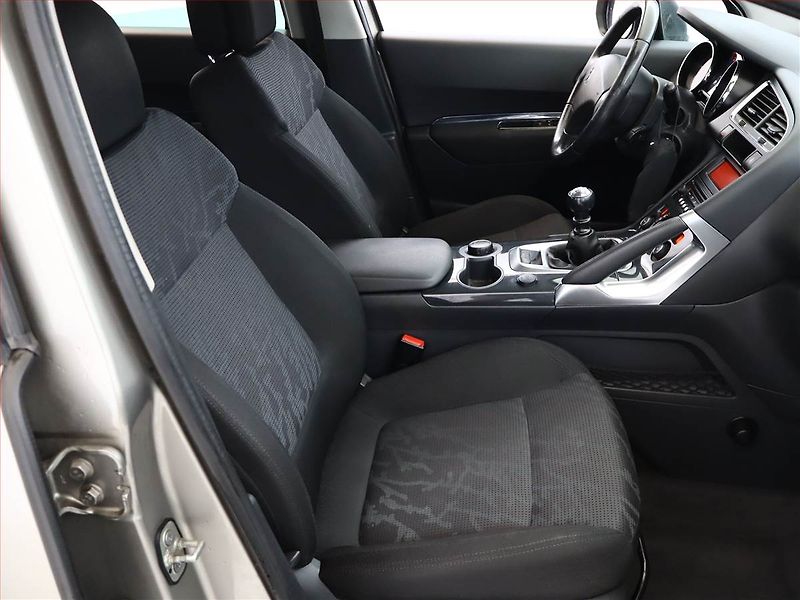 Peugeot 3008 (2010) 1.6 HDi, Tempomat - fotka 7 z 12