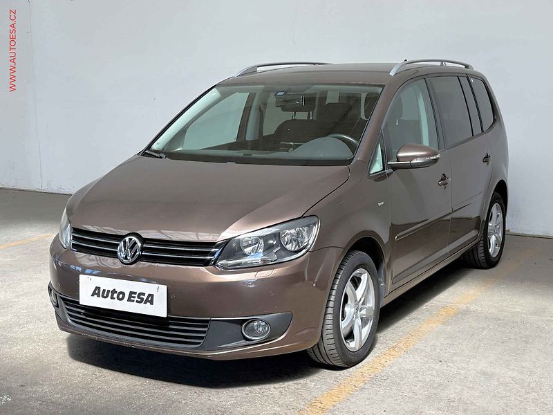 Volkswagen Touran (2014) 2.0TDi, AC, park.čidla - fotka 3 z 16