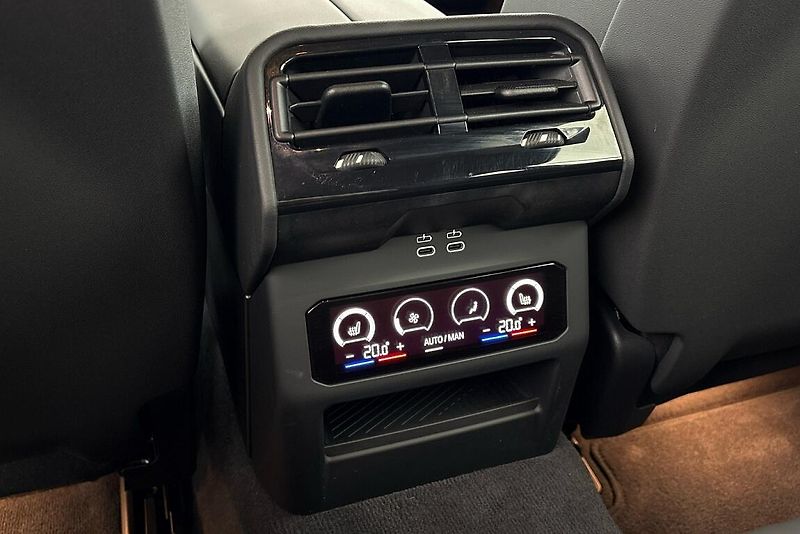 BMW Řada 5 540d xDrive Touring - fotka 22 z 24