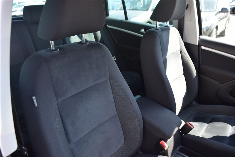 Volkswagen Tiguan 1,4 TSI 92KW R-LINE TOP STAV! - fotka 24 z 48