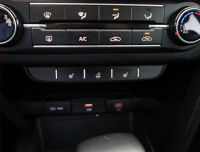 Kia Ceed (2023) 1.5 T-GDI - fotka 14 z 20