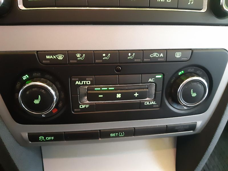 Škoda Octavia 1.4 TSI DSG DIGIKLIMA vhř.sed  - fotka 11 z 24