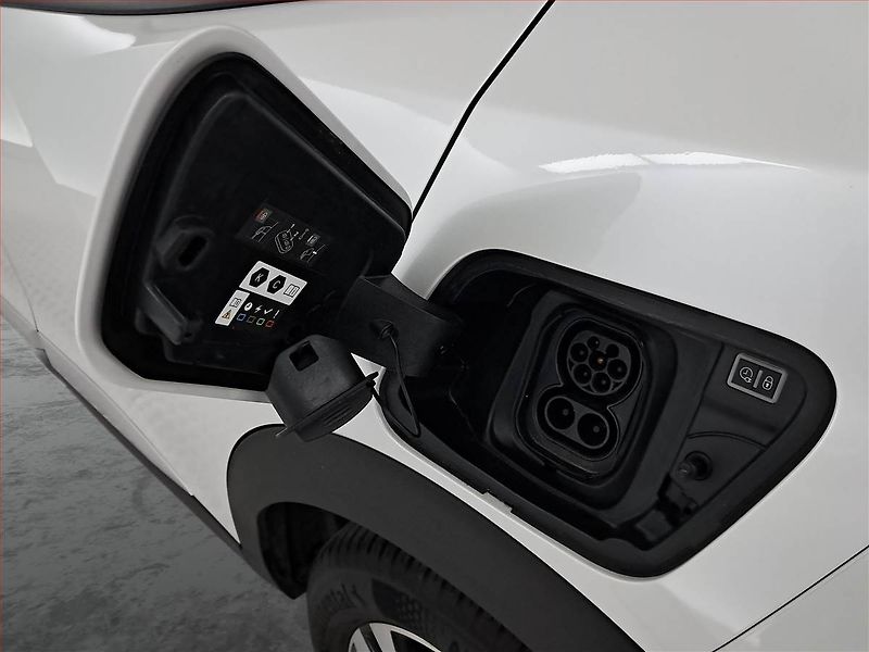 Peugeot 2008 (2021) Active 50 kWh, SoH 91% - fotka 16 z 24