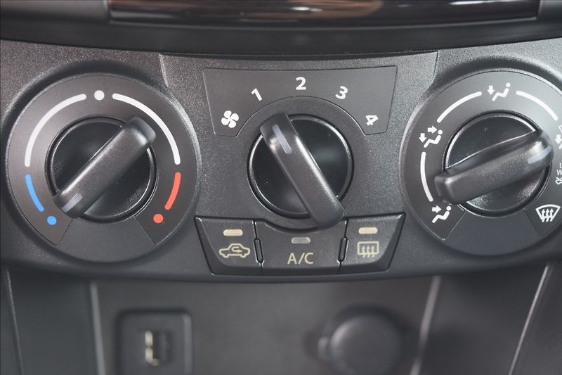 Suzuki Swift 1,2 i 69KW 4X4 ALU KLIMA - fotka 40 z 46