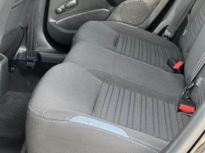 Peugeot 208 1.2i KLIMA PANORAMA TEMPOMAT - fotka 25 z 44