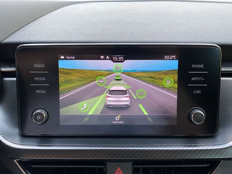 Škoda Kamiq (2021) 1.5 TSI Monte Carlo - fotka 13 z 38