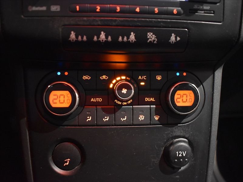 Nissan Qashqai 1,6 Pano,Bezklíč,Bose - fotka 13 z 19