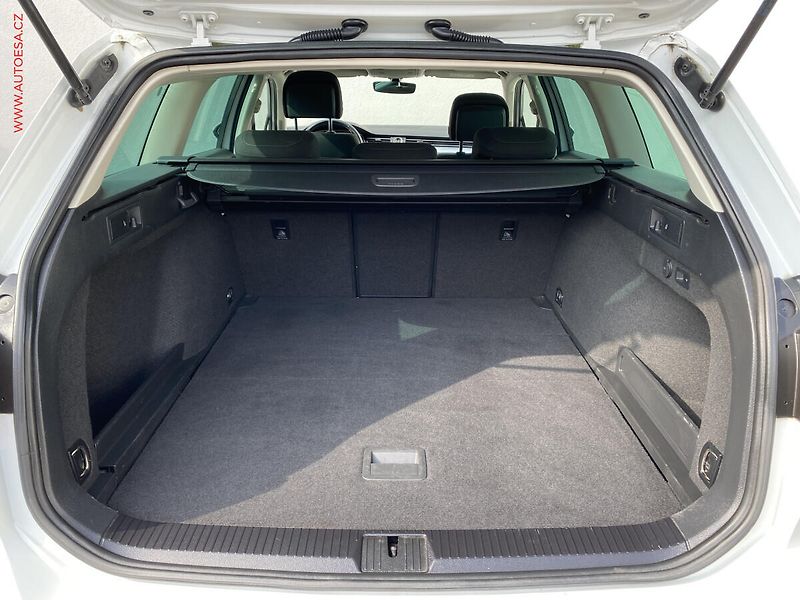 Volkswagen Passat (2017) 2.0 TDi, Comfortline - fotka 7 z 17