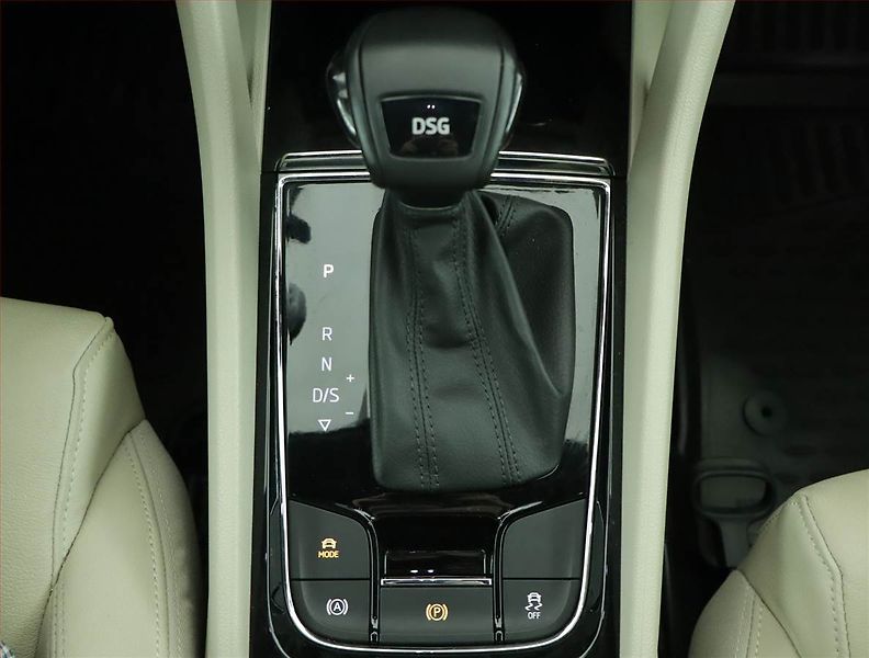 Škoda Karoq (2018) 1.5 TSI - fotka 13 z 17