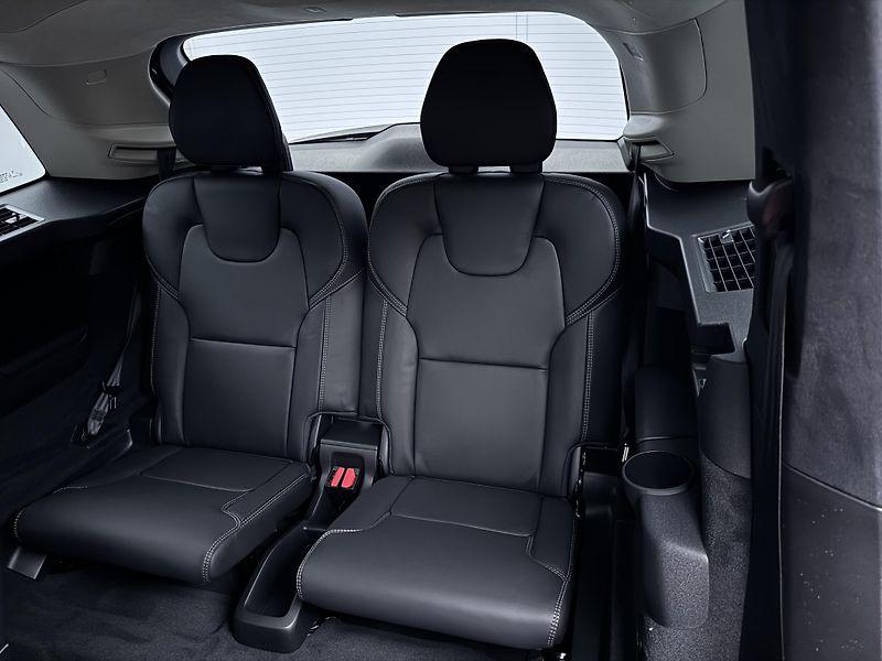 Volvo XC90 (2026) T8 AWD Plug-in DARK ULTRA 7 - fotka 17 z 29