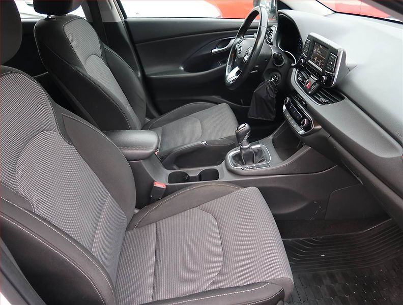 Hyundai i30 (2018) 1.6 CRDi, Tempomat - fotka 9 z 19