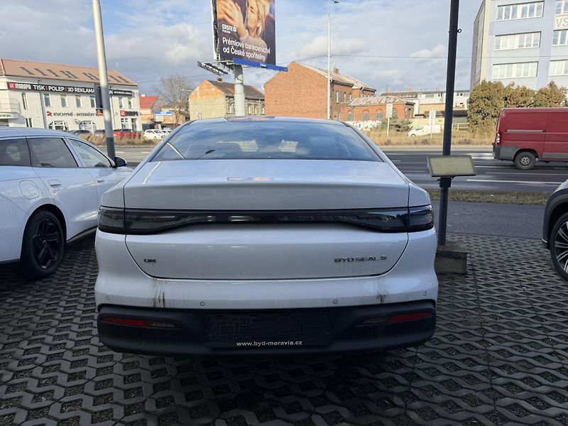 BYD Seal 5 DM-i (2025) Comfort Super Hybrid - fotka 3 z 11