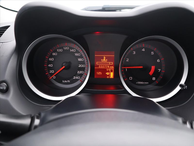 Mitsubishi Lancer 1.8 i 105kW Xenon Navi Kůže - fotka 16 z 31