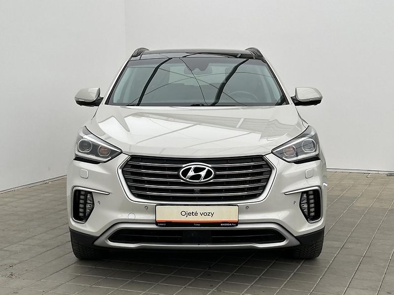 Hyundai Grand Santa Fe 2.2 CRDI 4x4 - fotka 4 z 29