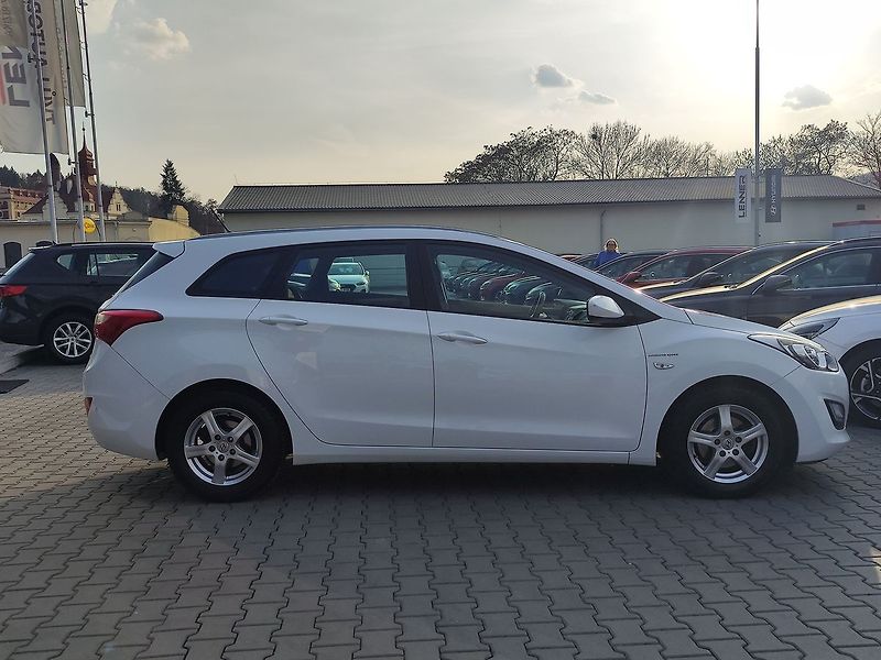 Hyundai i30 1.6 CRDi/81kW komfort - fotka 4 z 26