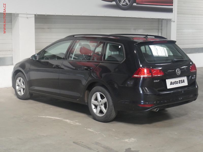 Volkswagen Golf (2015) 1.6TDi, AC, výhřev sed - fotka 4 z 19