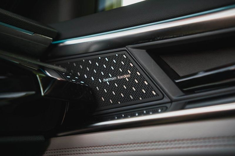 Renault Espace (2023) E-Tech FHEV 200 - fotka 31 z 33